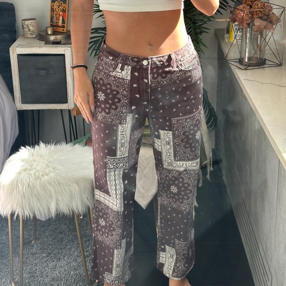 BRAND NEW BOOHOO BANDANA PRINT DENIM PANT - Picture 3 of 5